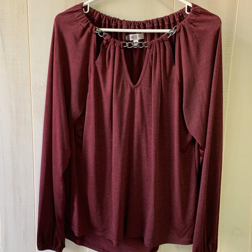 Jennifer Lopez – Maroon Blouse – with Silver Chain